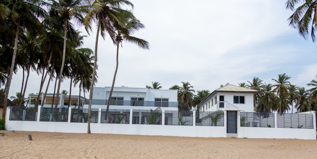 Villa Altaïs – Vue extérieure de la villa avec piscine